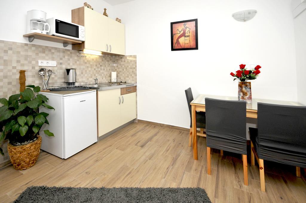 Apartments Josip Trogir Rum bild