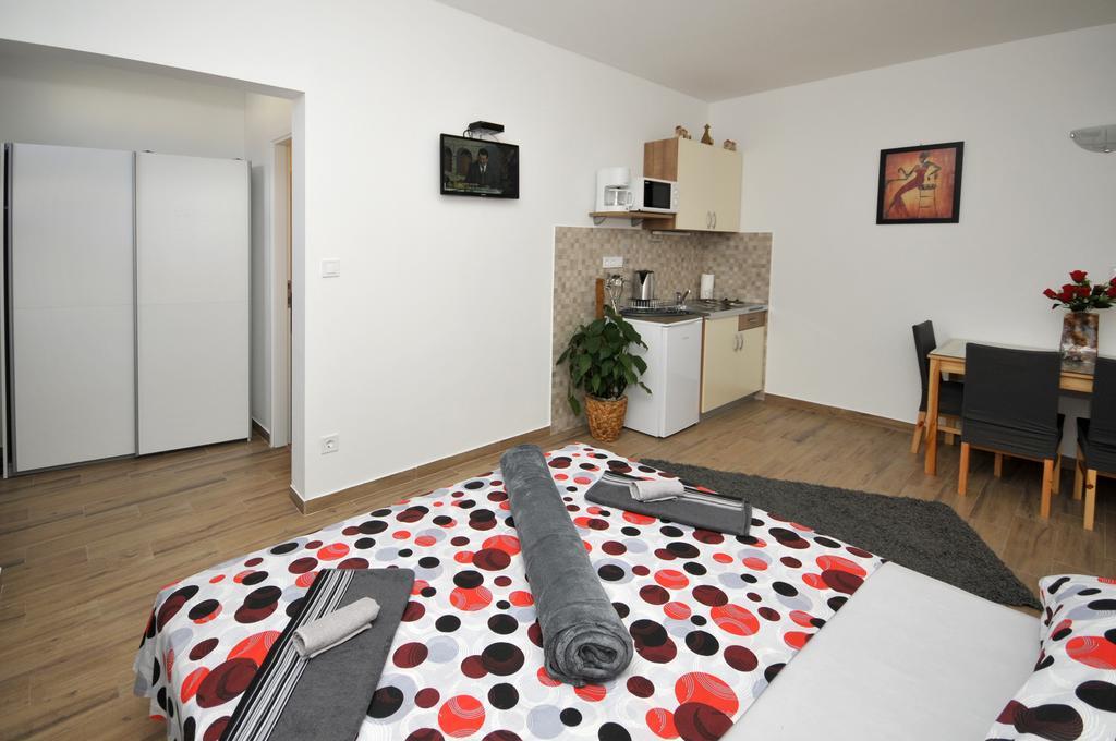Apartments Josip Trogir Rum bild