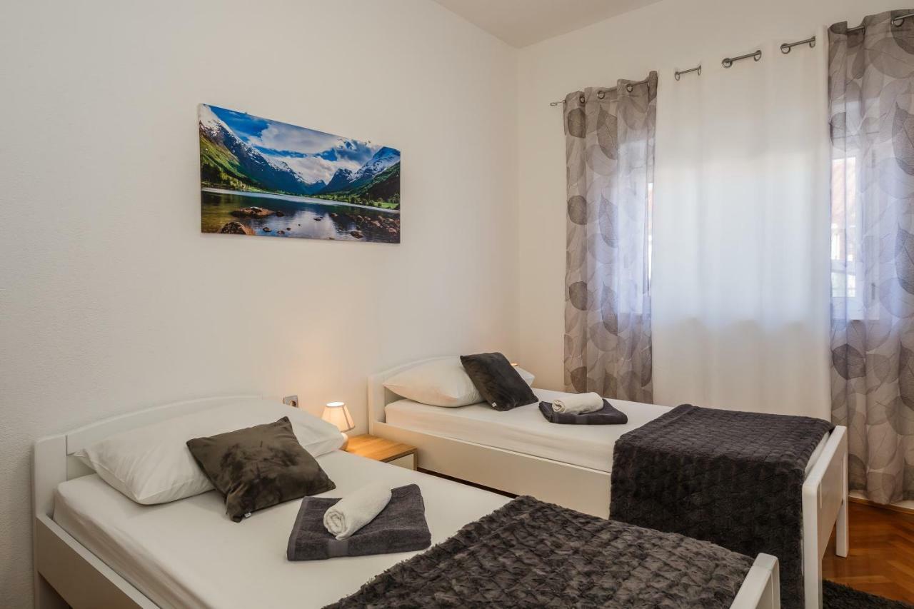 Apartments Josip Trogir Exteriör bild