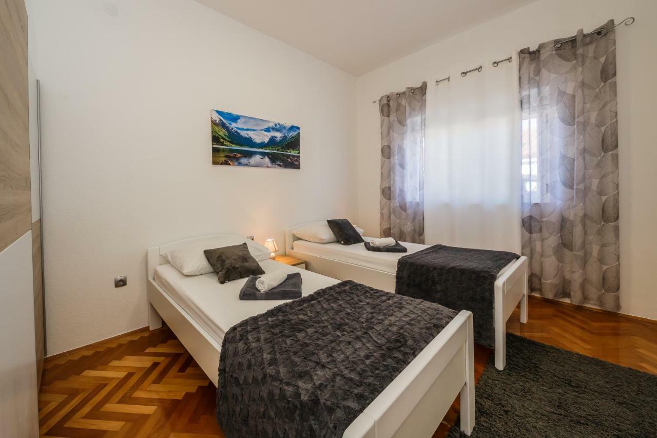 Apartments Josip Trogir Exteriör bild