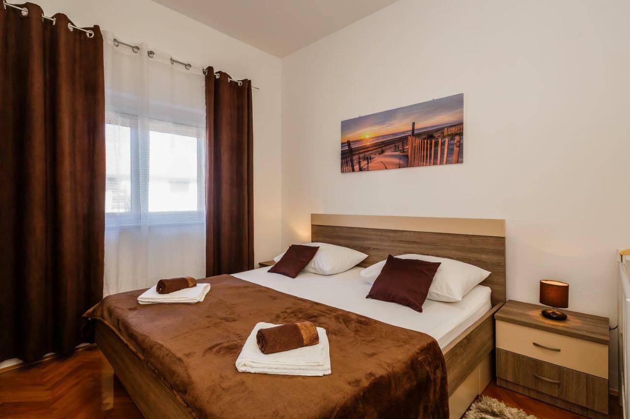 Apartments Josip Trogir Exteriör bild